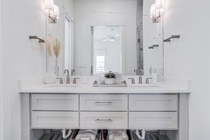 Second King Bathroom, 2nd Floor