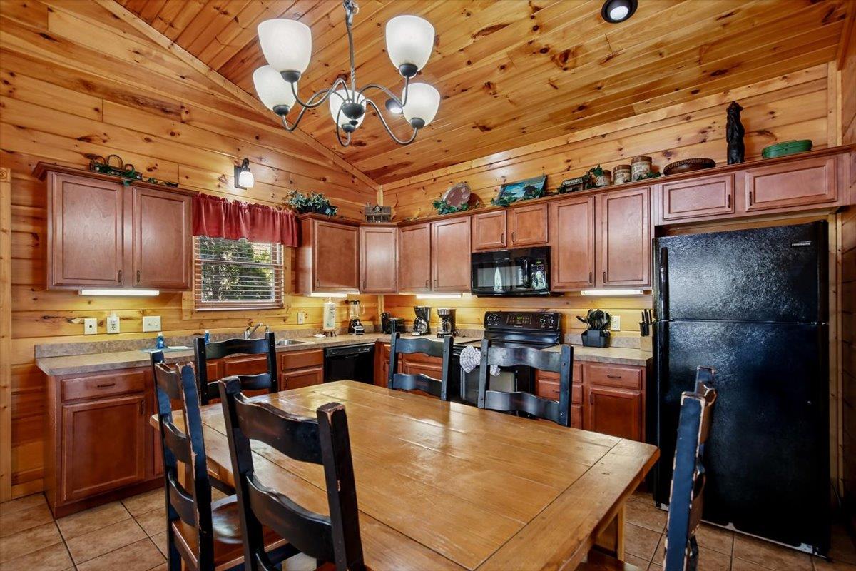 07Kitchen