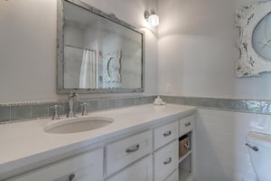 TwinQueen Bunk Bathroom, 1st Floor