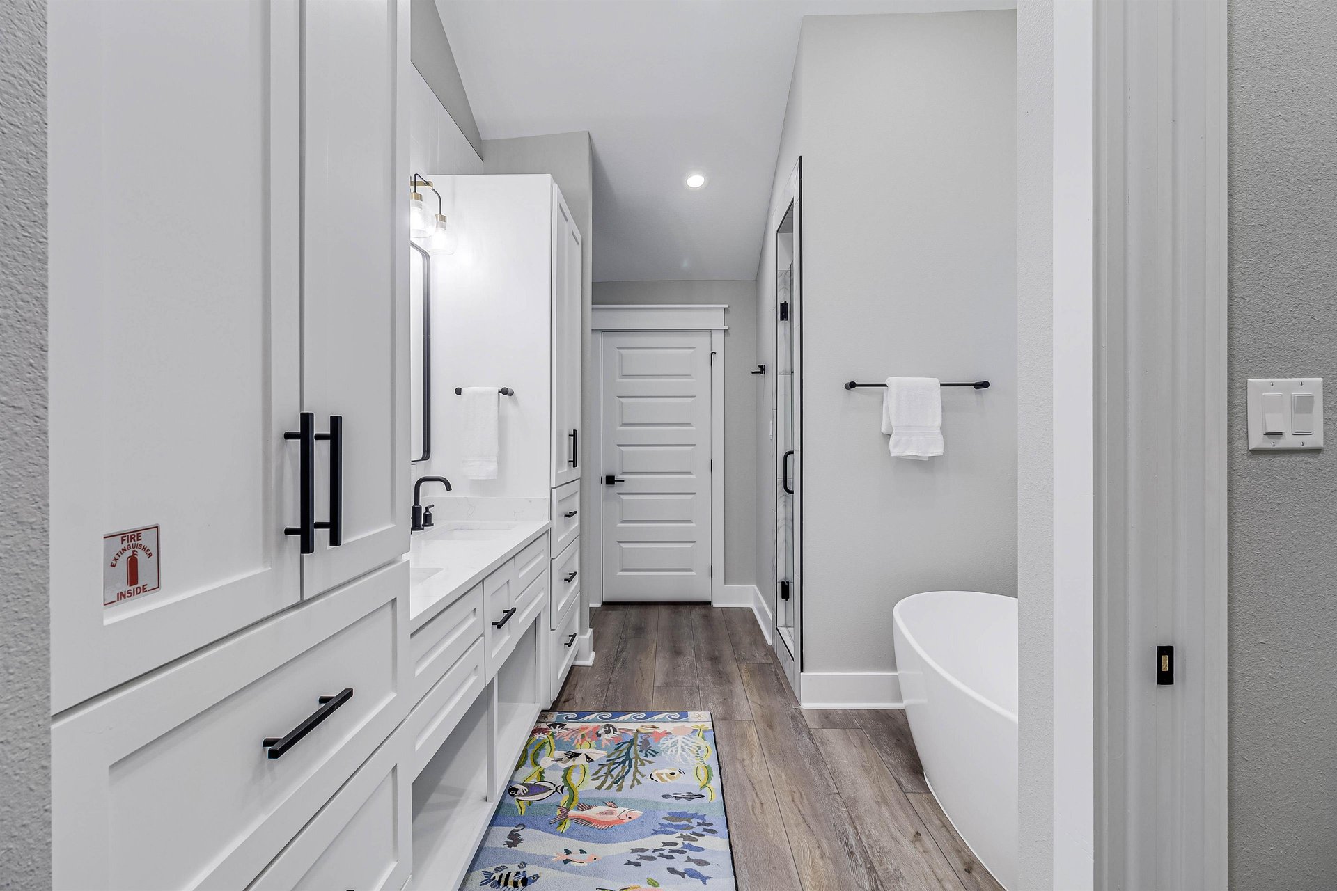 Primary King Bathroom, 3rd Floor