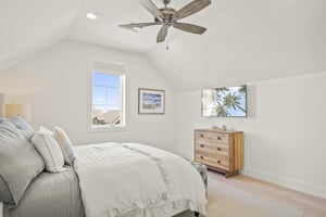 3rd Floor, Queen Bedroom