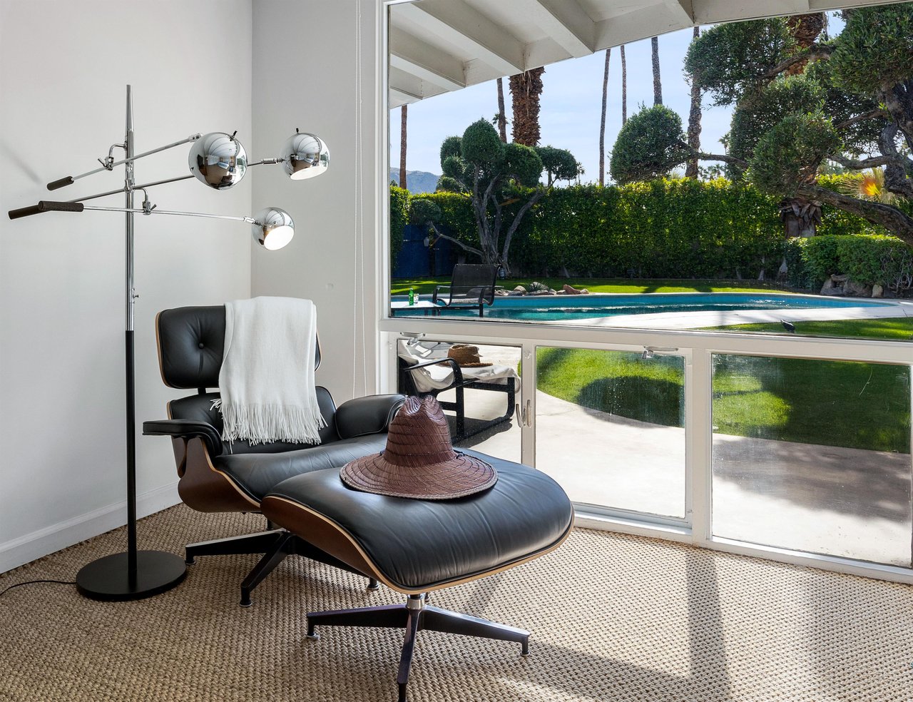 Comforting lounge chair