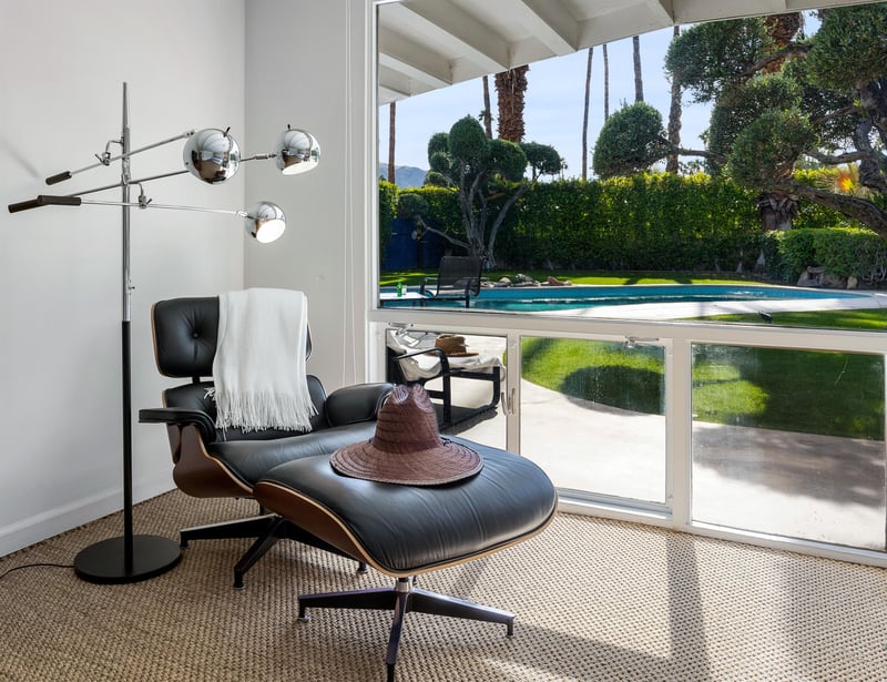 Comforting lounge chair