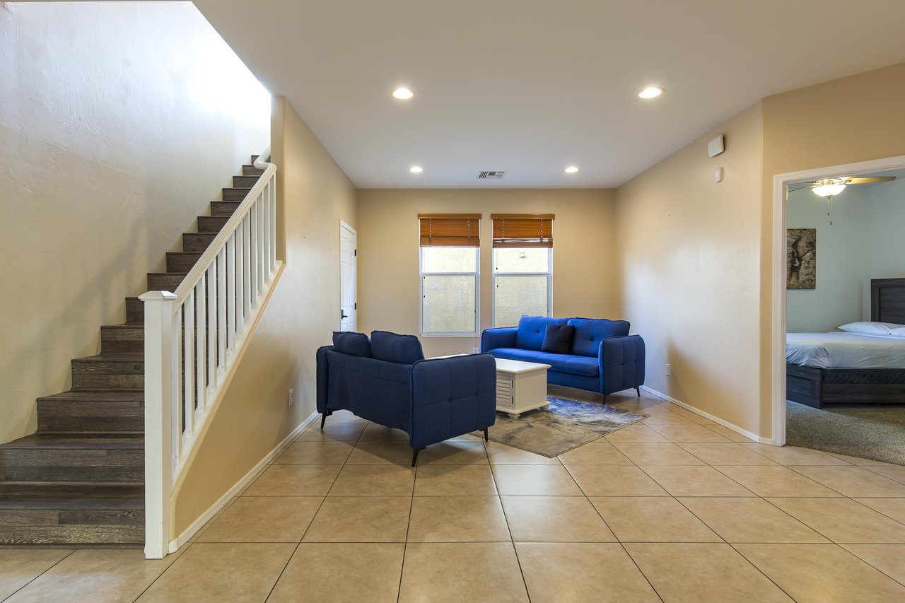 Additional seating area, great for morning coffee