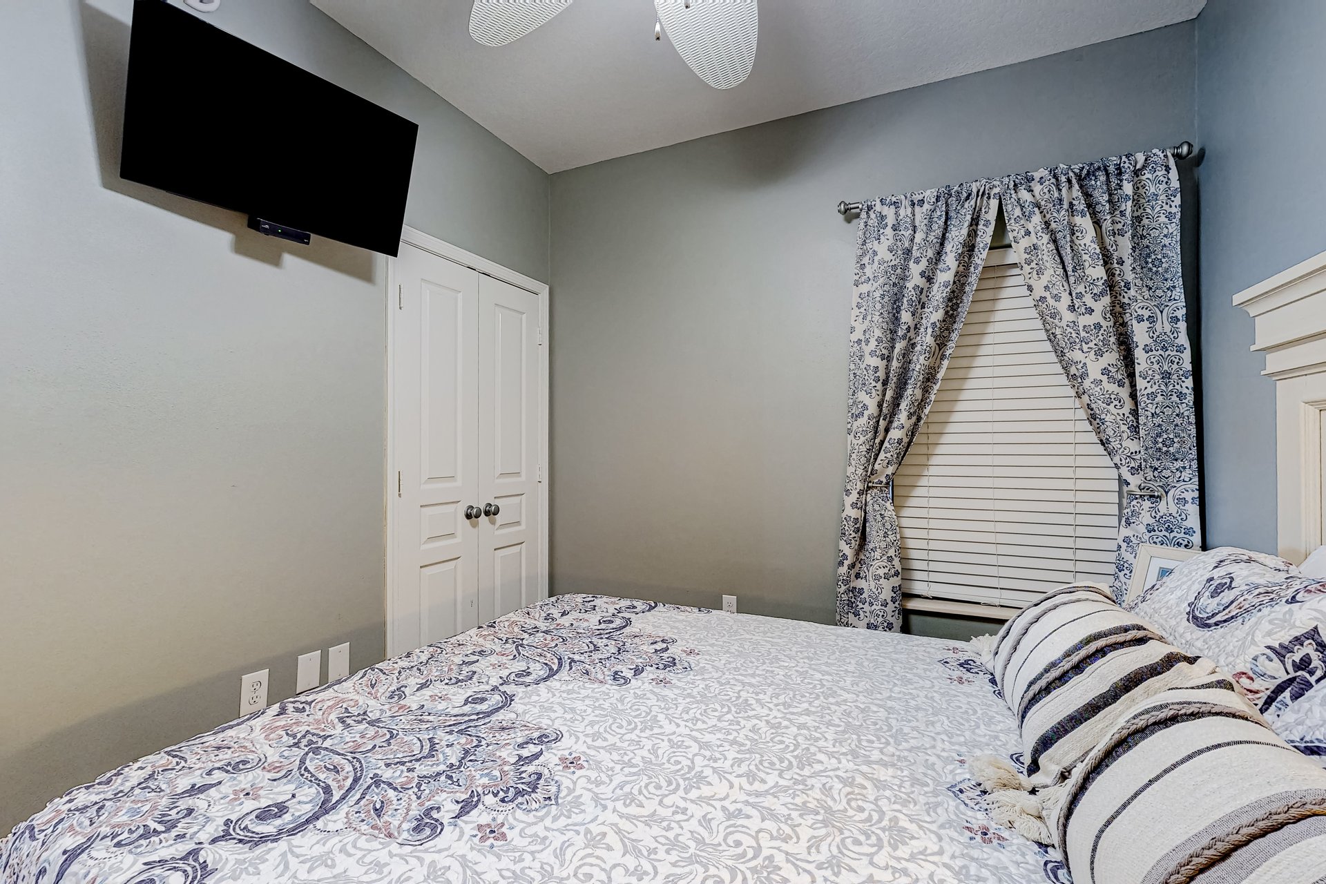 Waterside Village 404  Sea Dragon 20