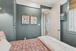 Queen Bedroom, 2nd Floor