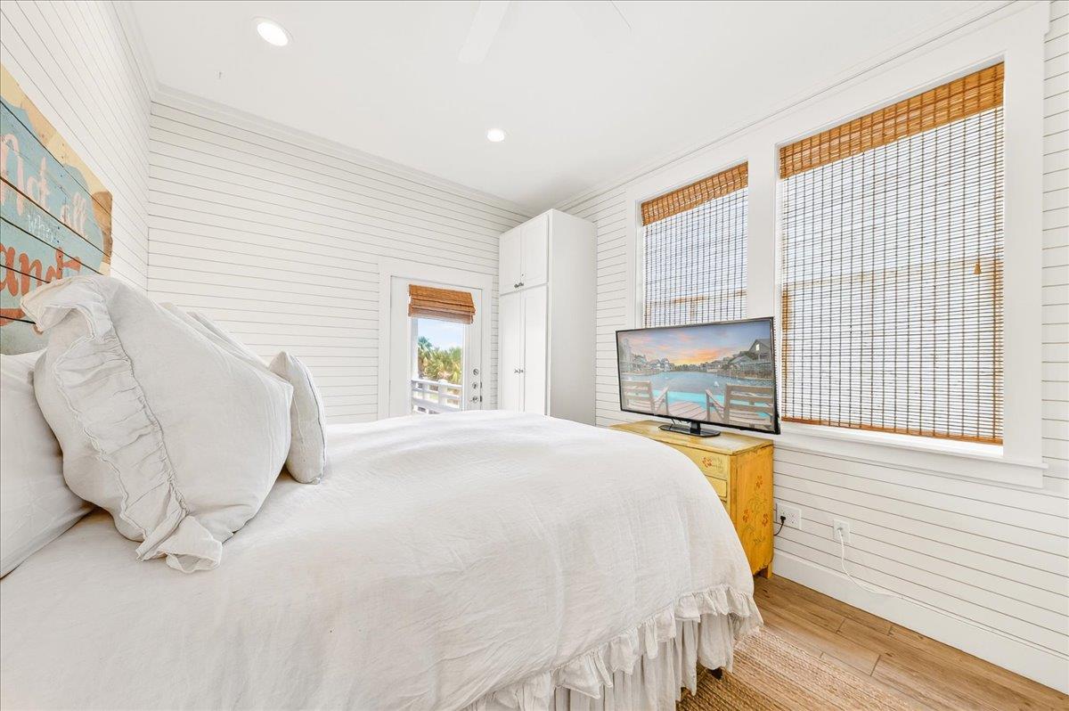 1st Floor, Queen Bedroom