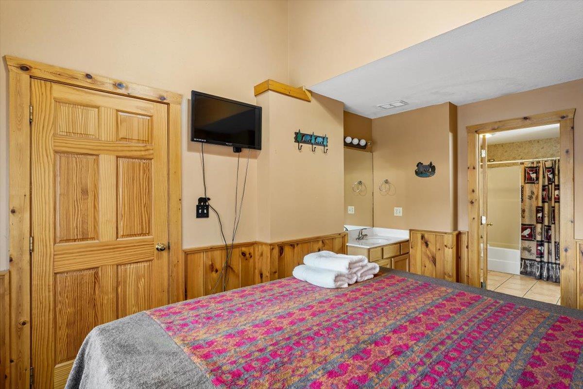 27Bedroom