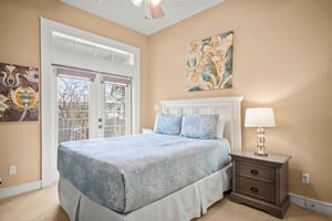 Queen Bedroom, 2nd Floor