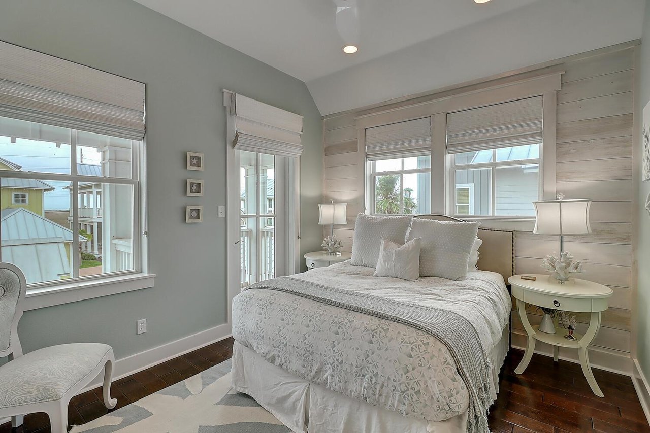2nd Floor, Queen Bedroom