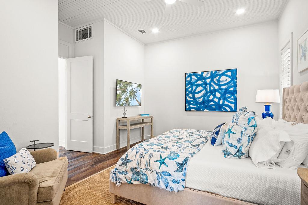 Secondary King Bedroom, 1st Floor