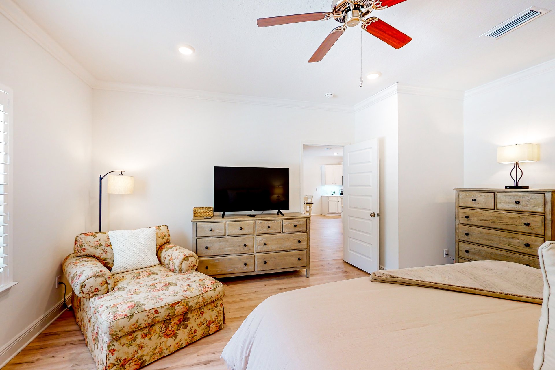 The Beach and Bay Nest 12