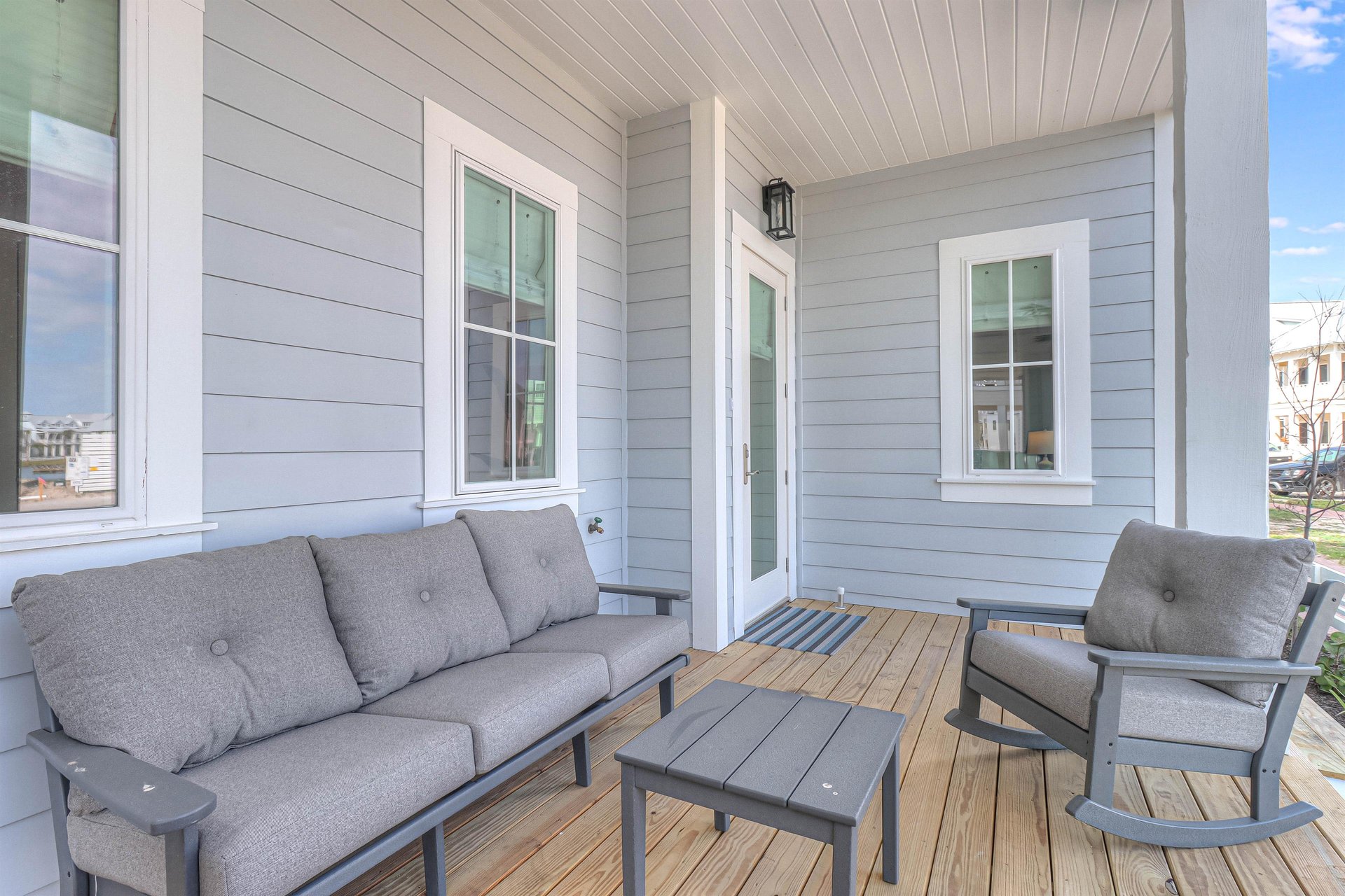 Front Porch Overlooking the Park Lounge, 1st Floor