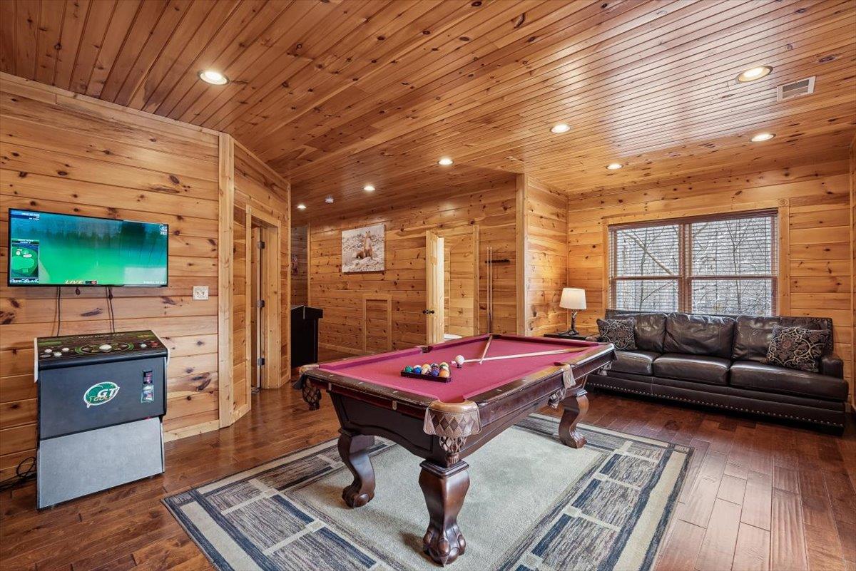 Game Room w Sleeper sofa and twin bunk