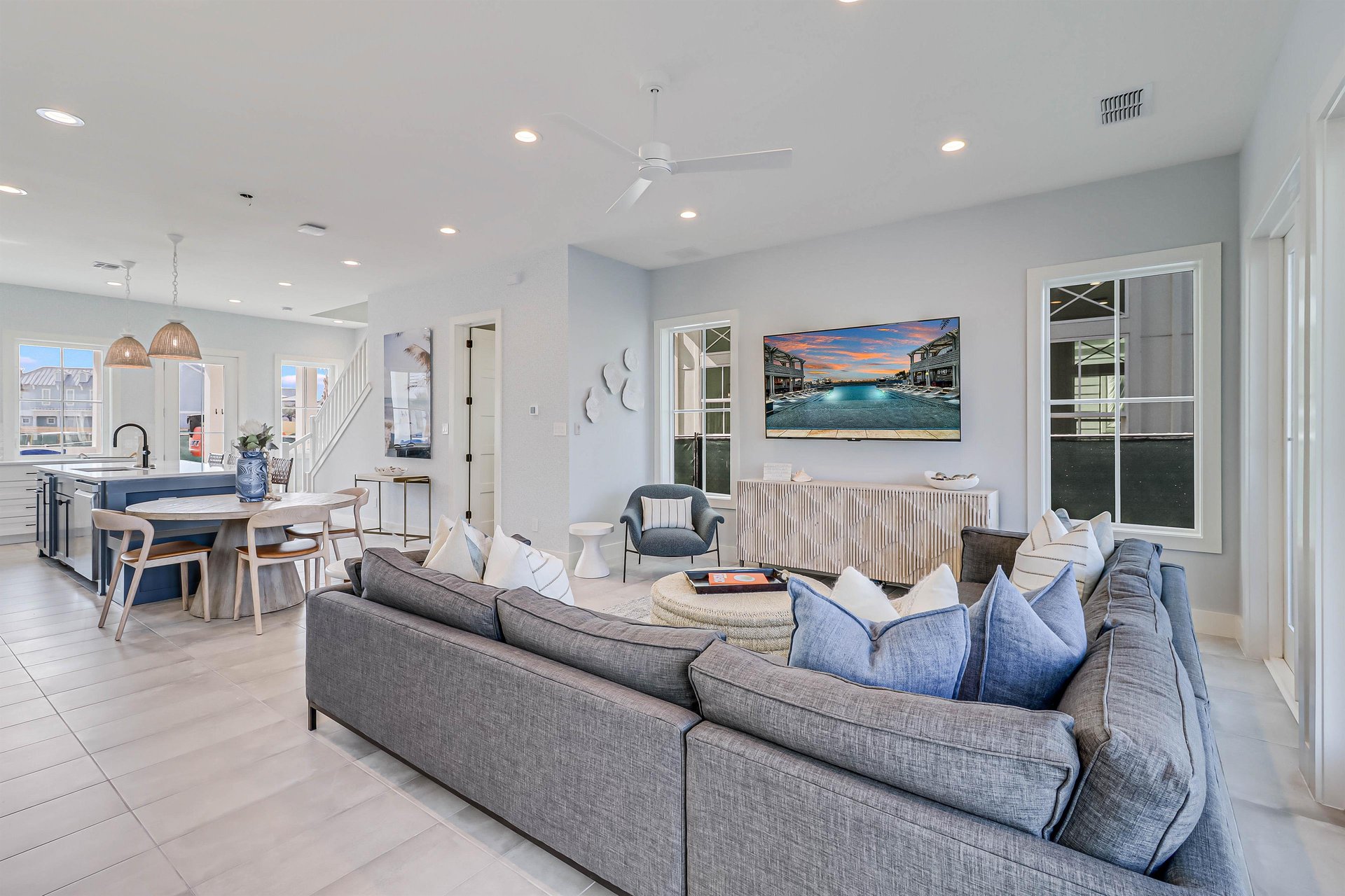 Living Area, 1st Floor