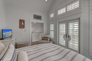 Queen Bedroom With Private Front Balcony, 3rd Floor