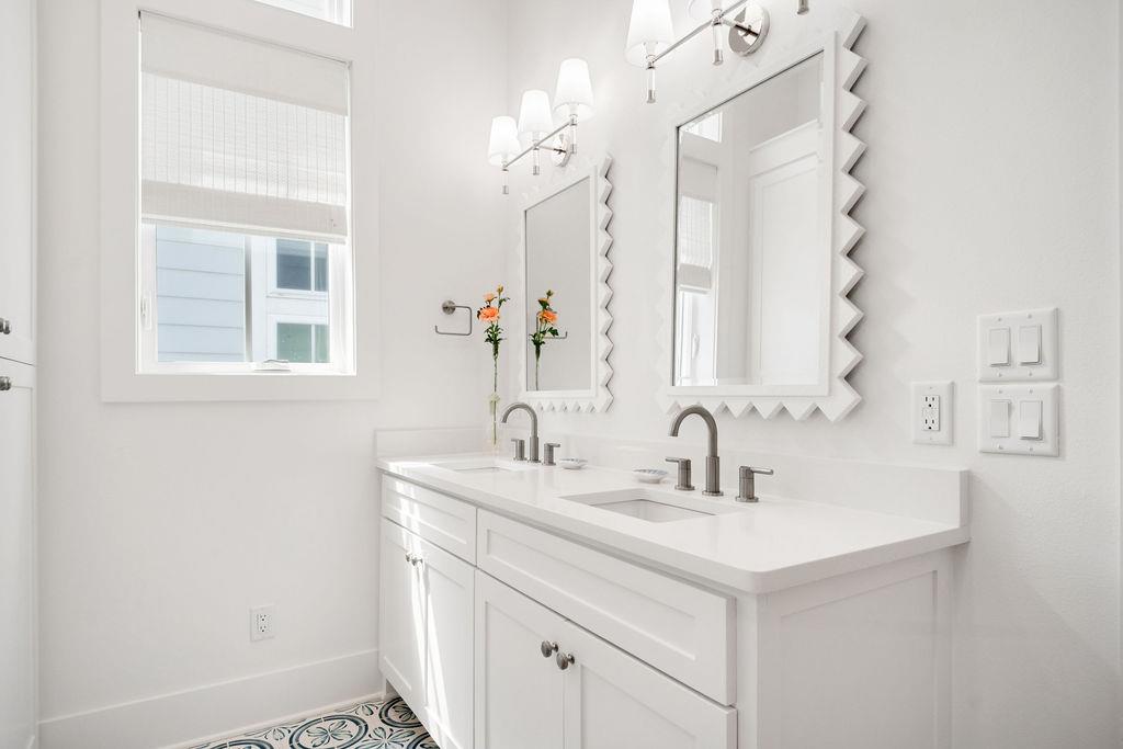 Primary King Bathroom, 2nd Floor