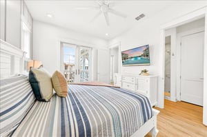2nd Floor, Queen Bedroom