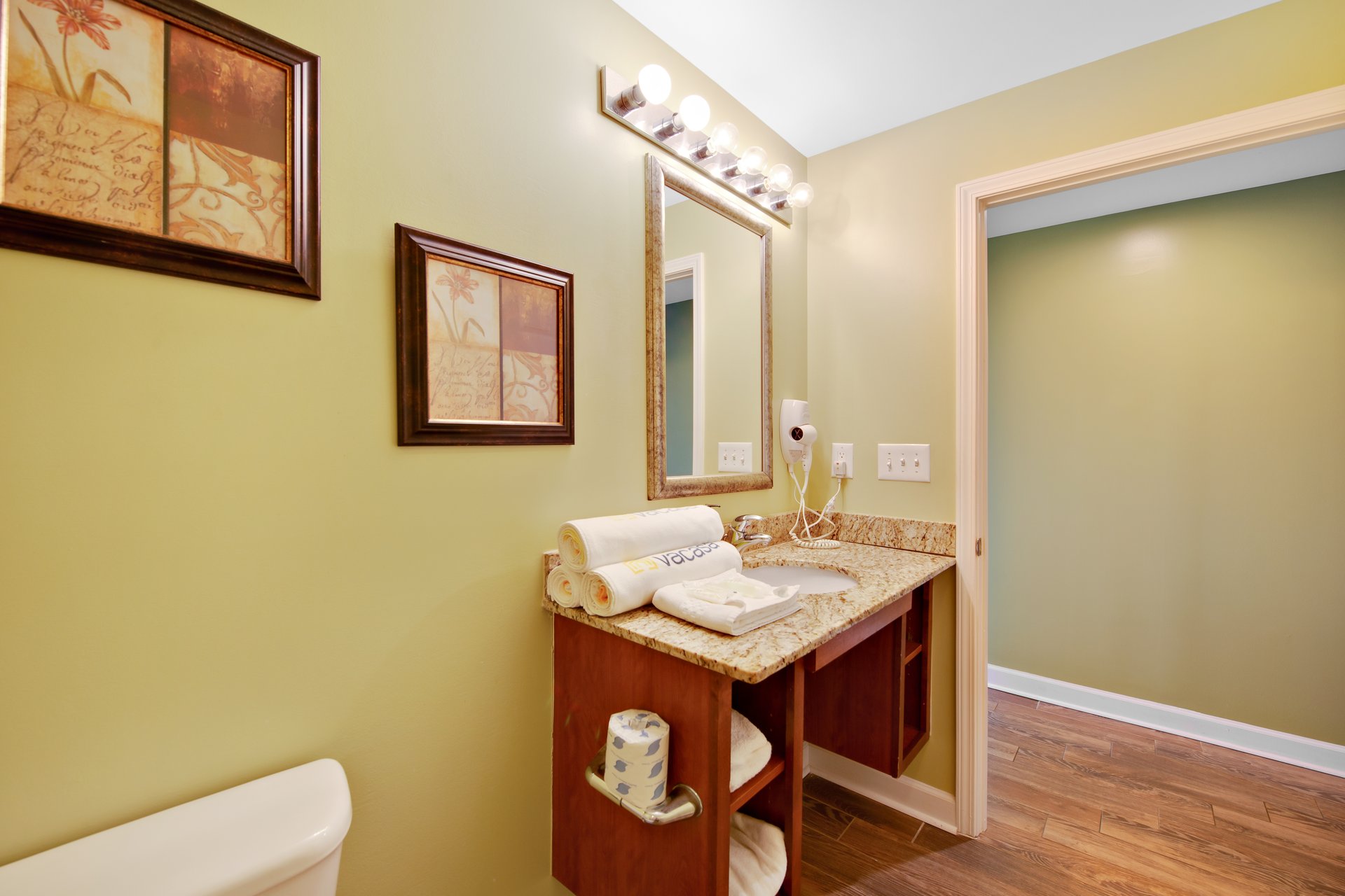 Splash Resort 1404W 13