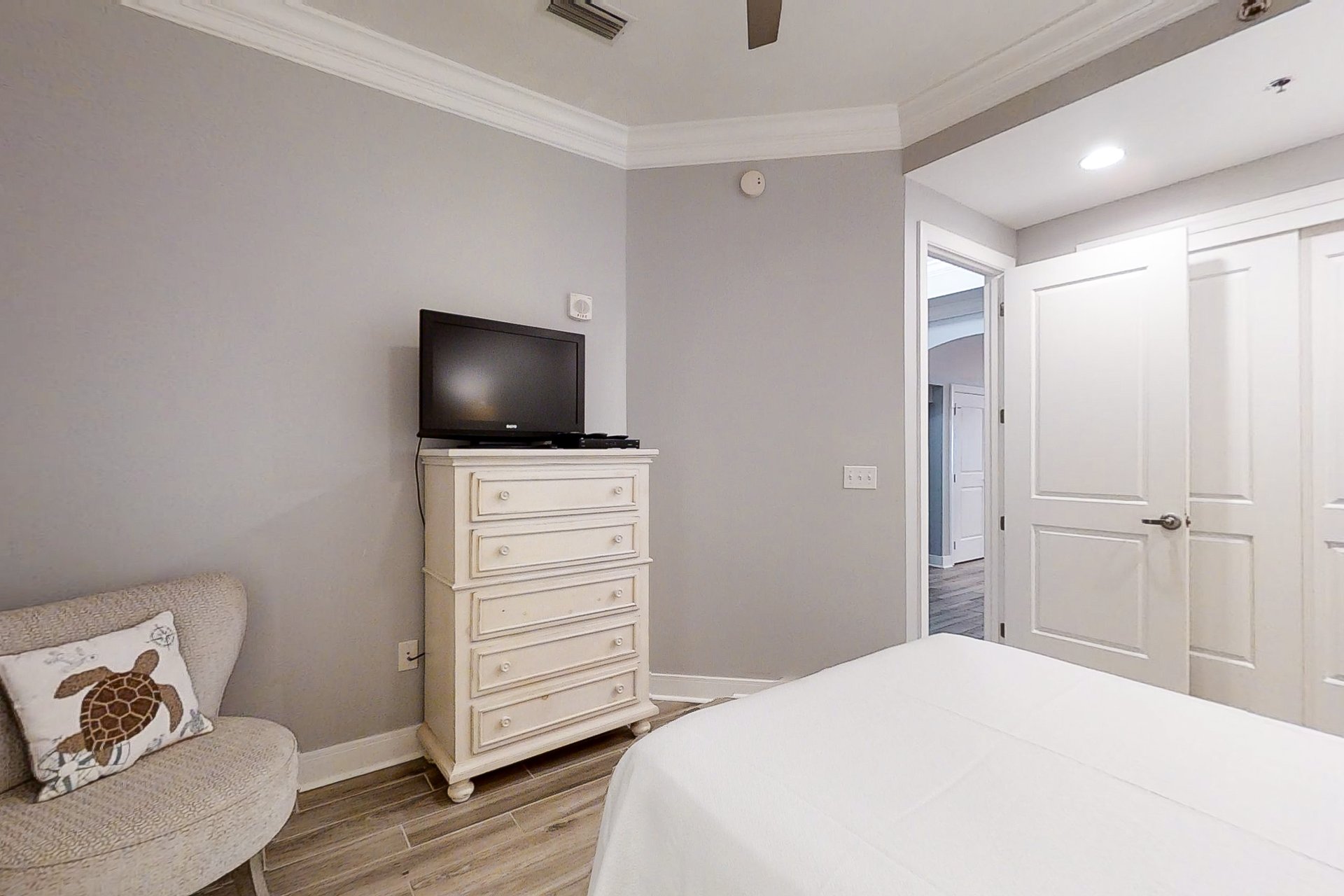 Escapes to the Shores Penthouse 1803 15