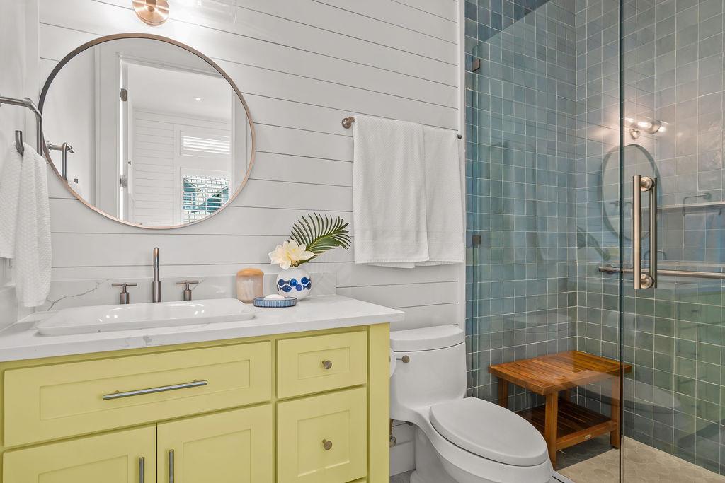 Second King Bathroom, 2nd Floor