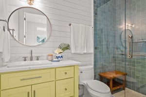 Second King Bathroom, 2nd Floor