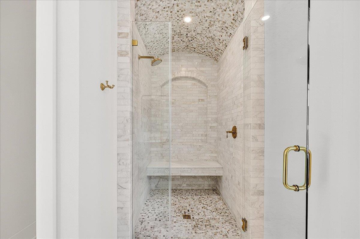 Primary King Bathroom, 2nd Floor