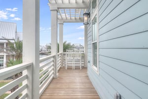 Living Room Deck  Grilling Area Facing the Lake, 2nd Floor