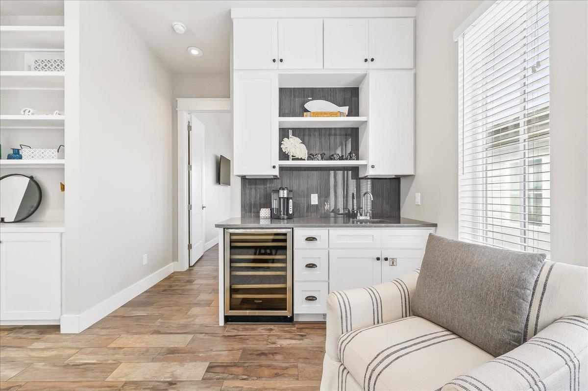2nd Floor, Wet Bar