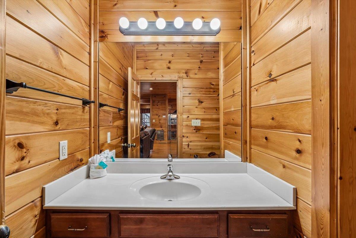 046Powder Room