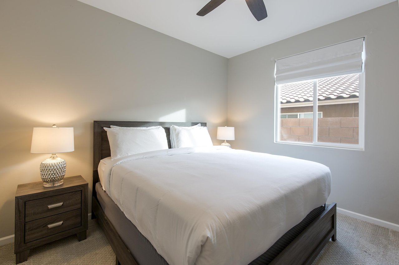 Queen size bed, ceiling fan.