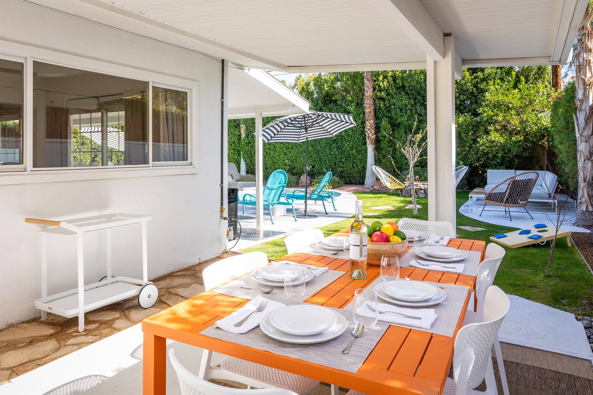 Al fresco dining for six