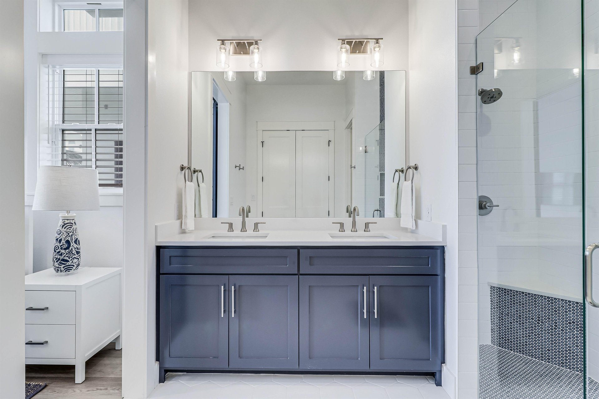 Second King Bathroom, 1st Floor