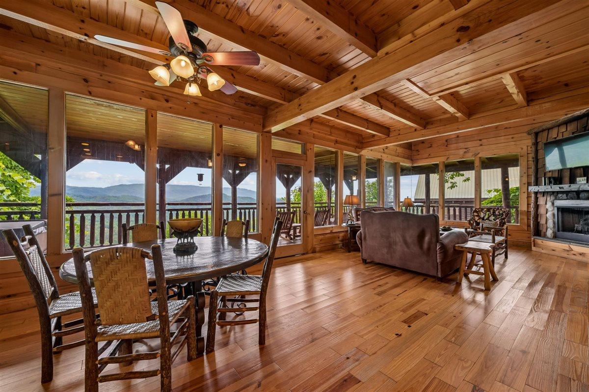 30Dining Area