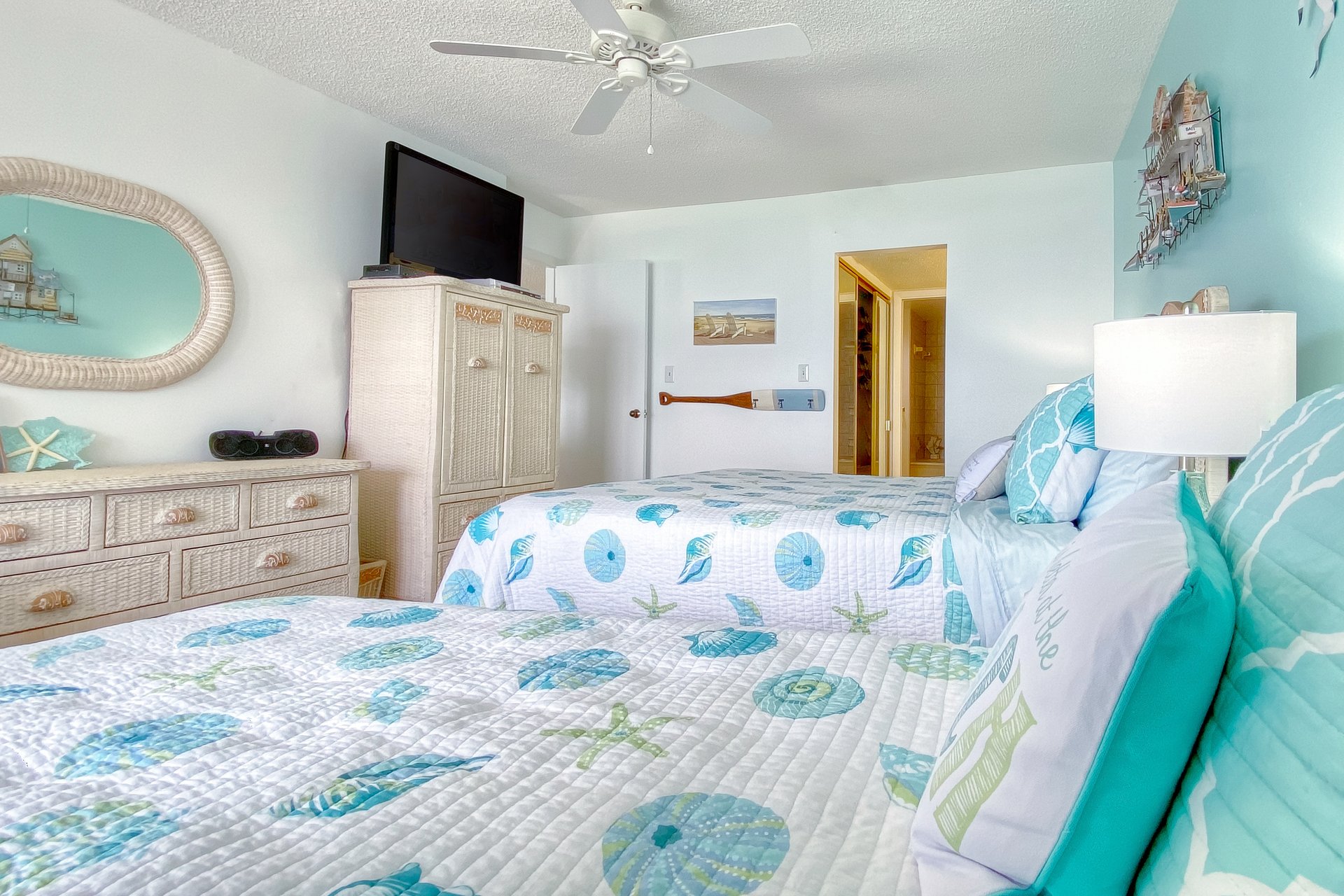 Crescent Beach Club I 16C 16