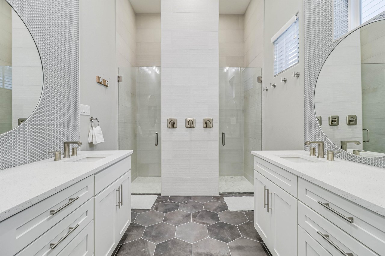 2nd Floor, Primary King Bathroom