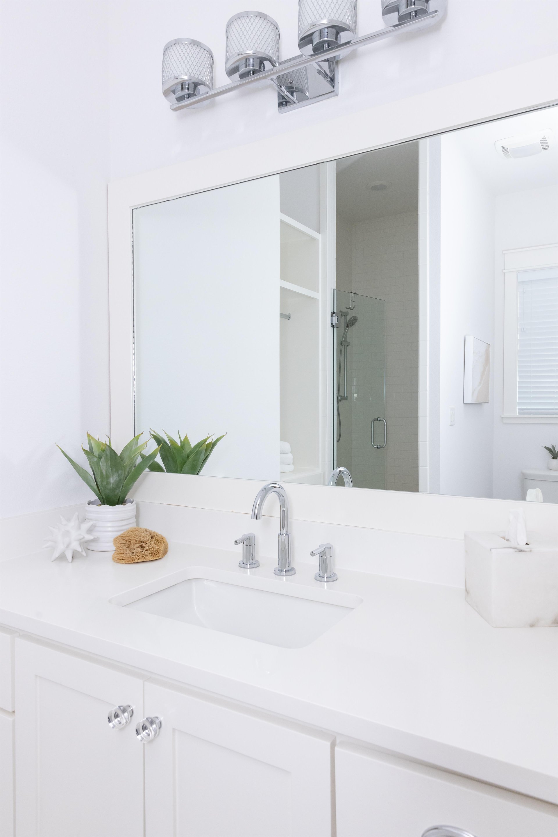 Left King Bedroom Bathroom, 1st Floor