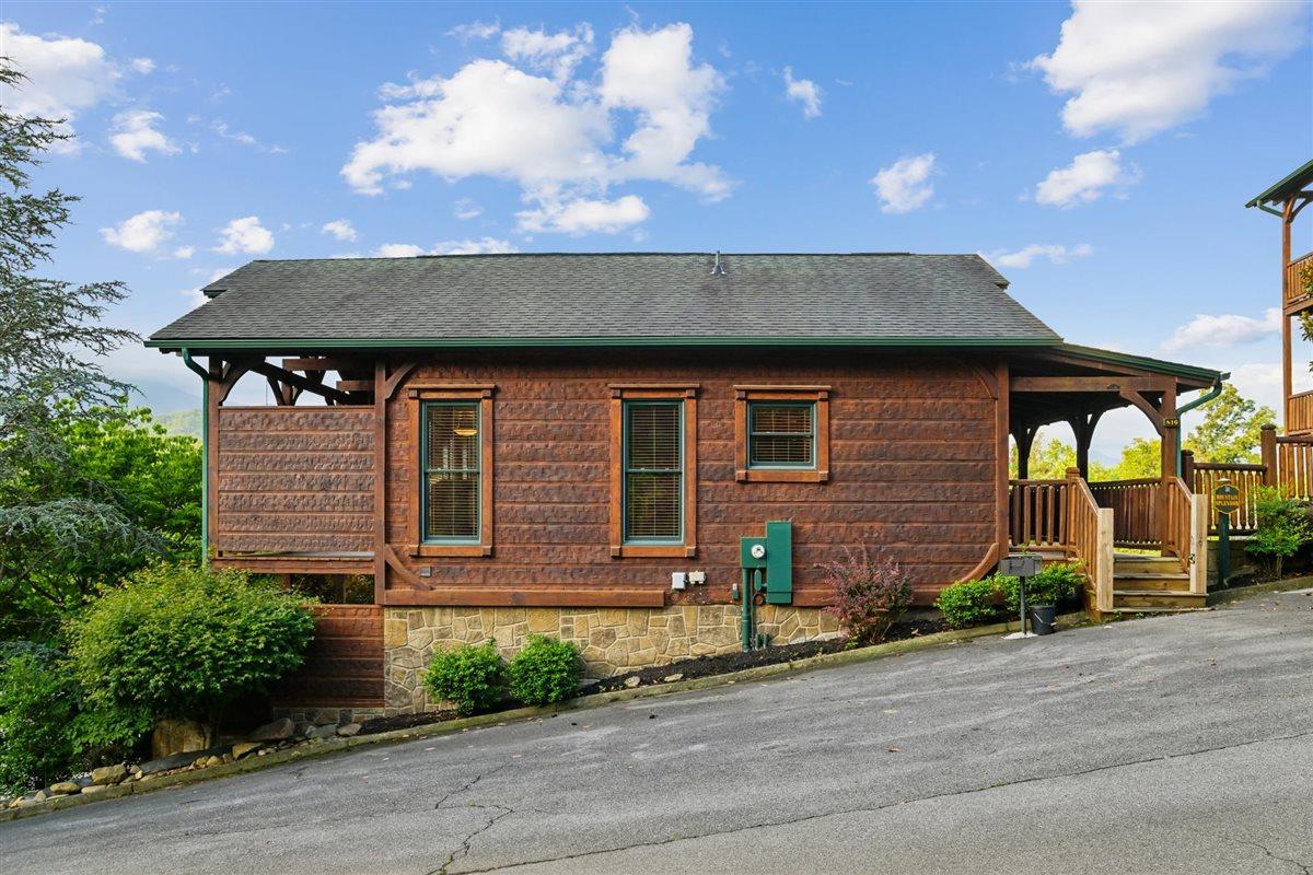 01Front Elevation