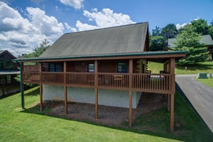 Momma Bear, a 2 bedroom cabin rental located in Pigeon Forge