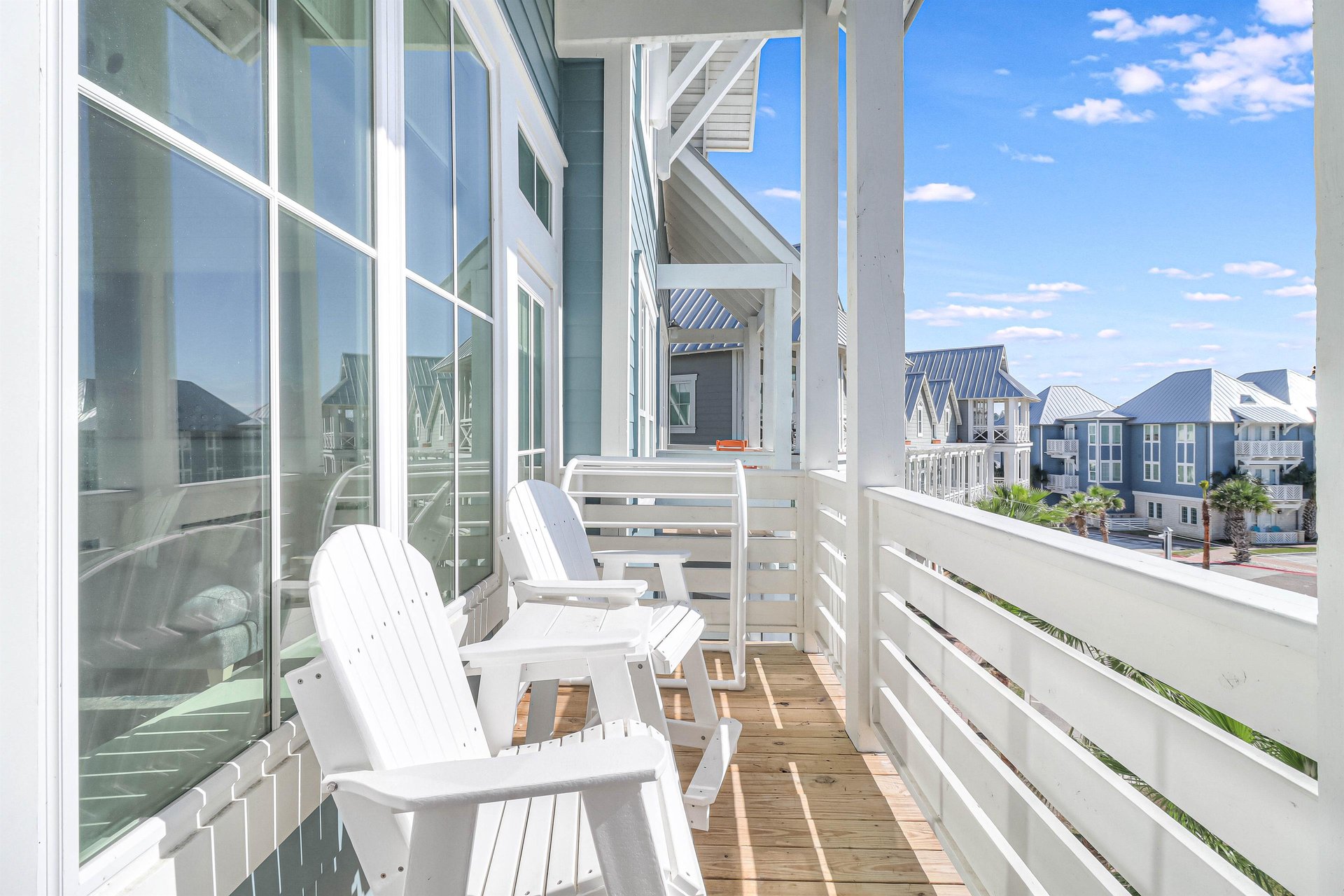 Living Room Deck, Views of The Town Center