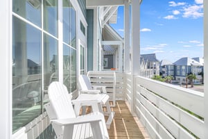 Living Room Deck, Views of The Town Center