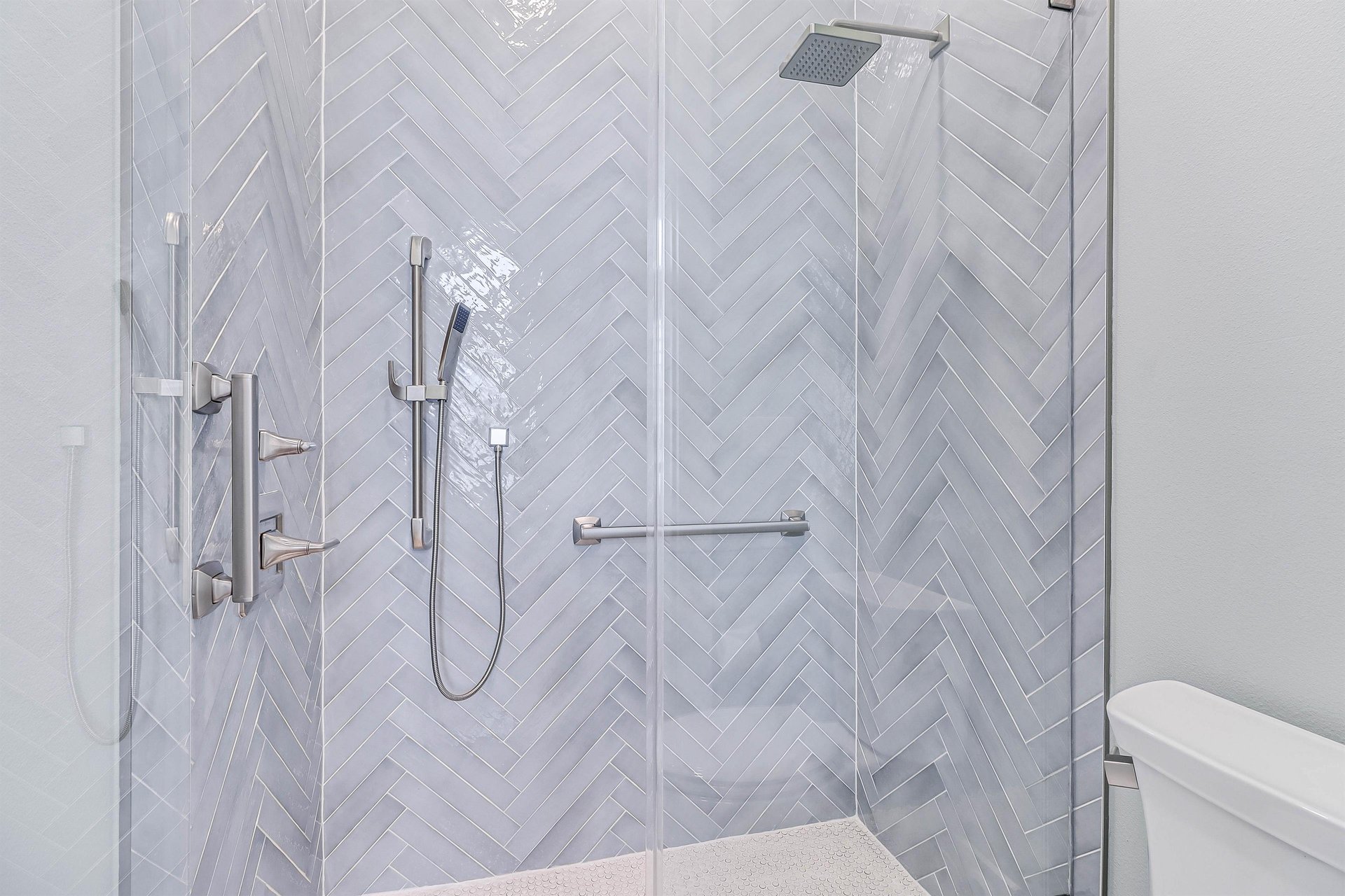 Third King Bathroom, 1st Floor