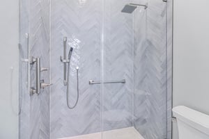 Third King Bathroom, 1st Floor