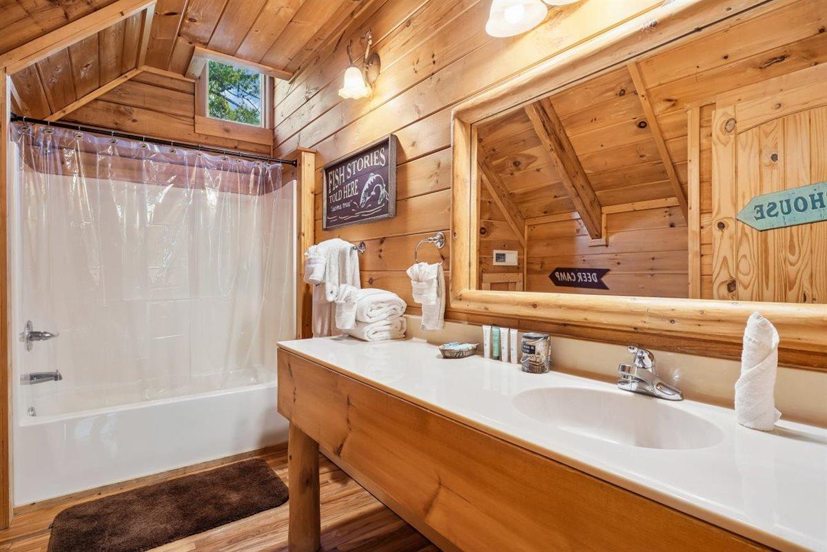 Upper Level 2Bath