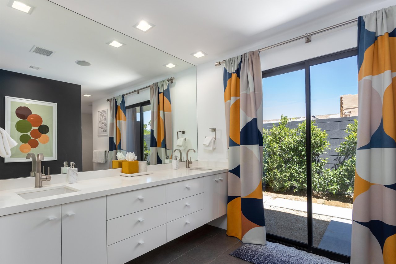 Pamper yourself in the luxurious bathroom