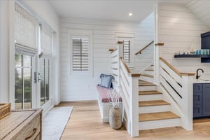 Foyer and Hallway Bar, 1st Floor
