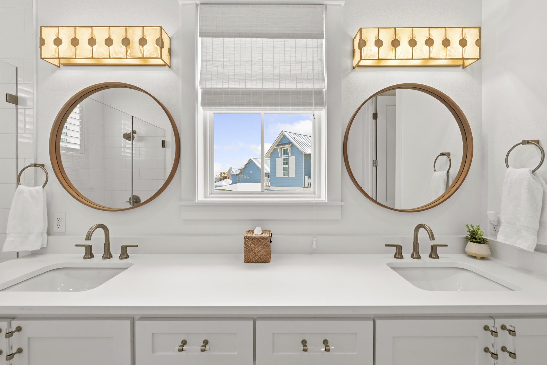 Primary King Bathroom, 2nd Floor