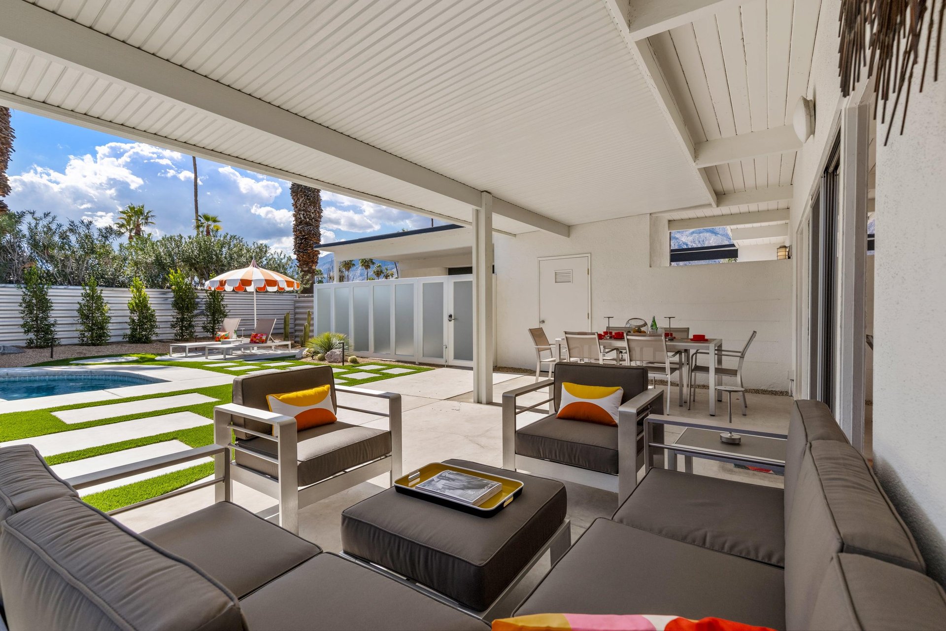 Al fresco lounge and dining area