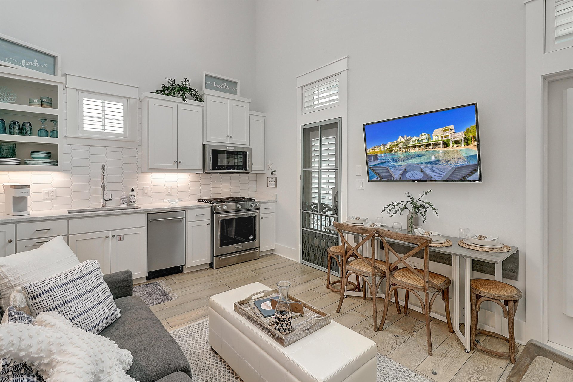 1st Floor, Dining and Kitchen Areas