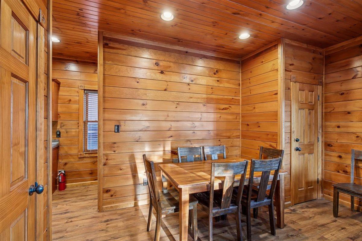 14Dining Room